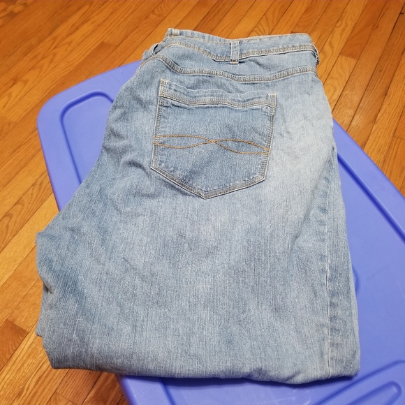 Women's plus petite jeans - Picture 8 of 14